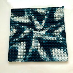 JUMBO POP IT BLUE AND WHITE